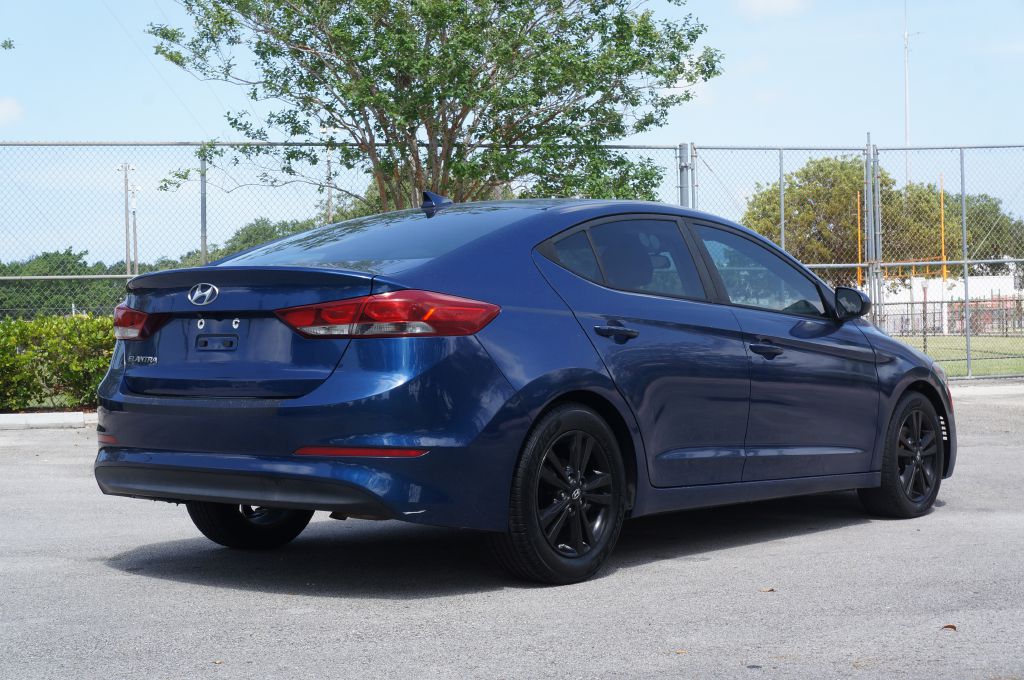Photo 10 of this HYUNDAI ELANTRA SE