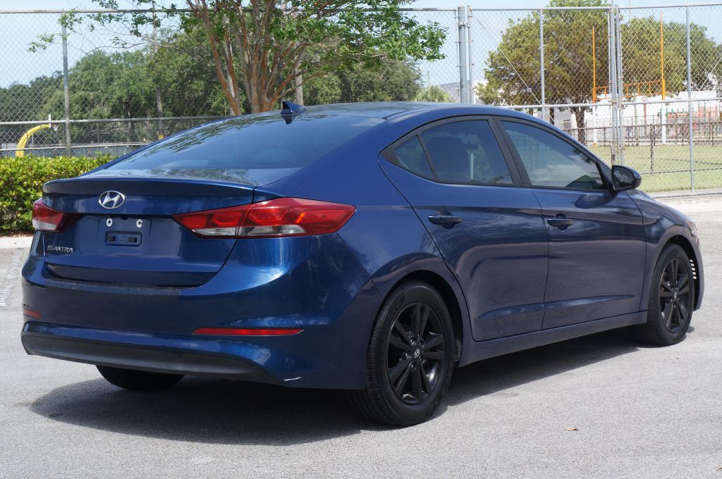 Photo 11 of this HYUNDAI ELANTRA SE