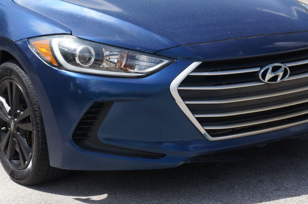 Photo 13 of this HYUNDAI ELANTRA SE