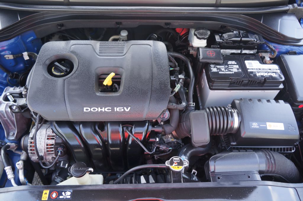 Photo 16 of this HYUNDAI ELANTRA SE