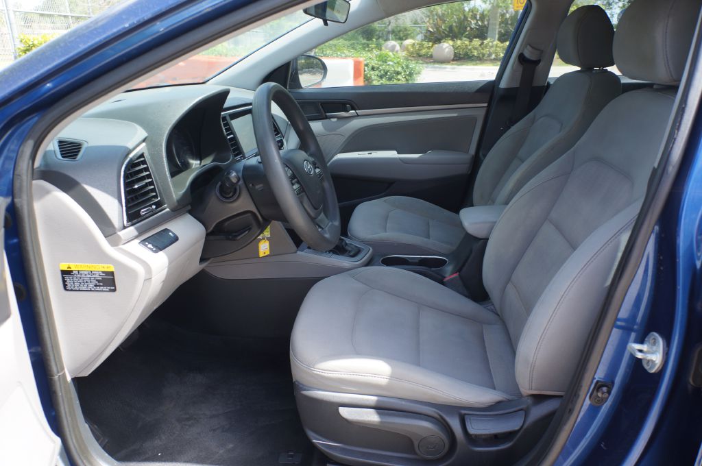 Photo 19 of this HYUNDAI ELANTRA SE