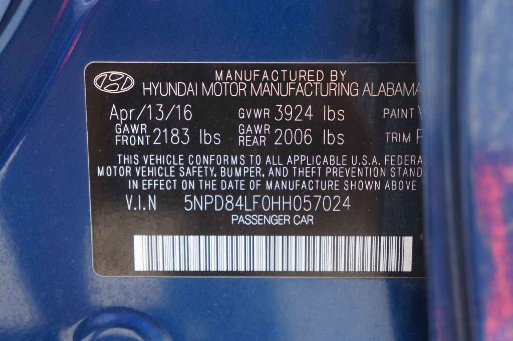 Photo 32 of this HYUNDAI ELANTRA SE