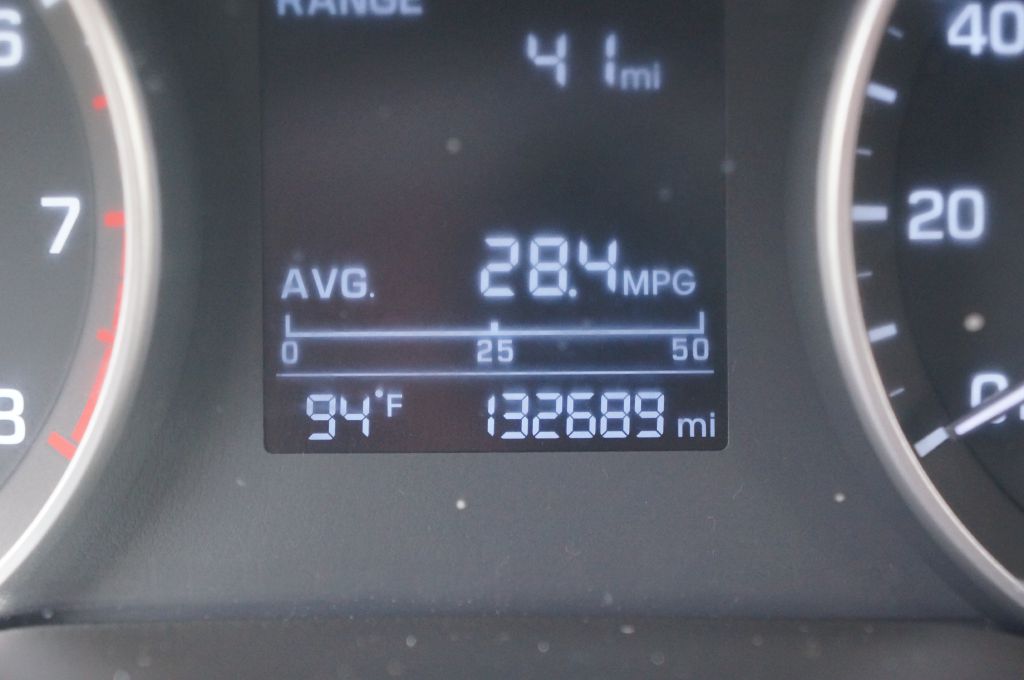 Photo 31 of this HYUNDAI ELANTRA SE