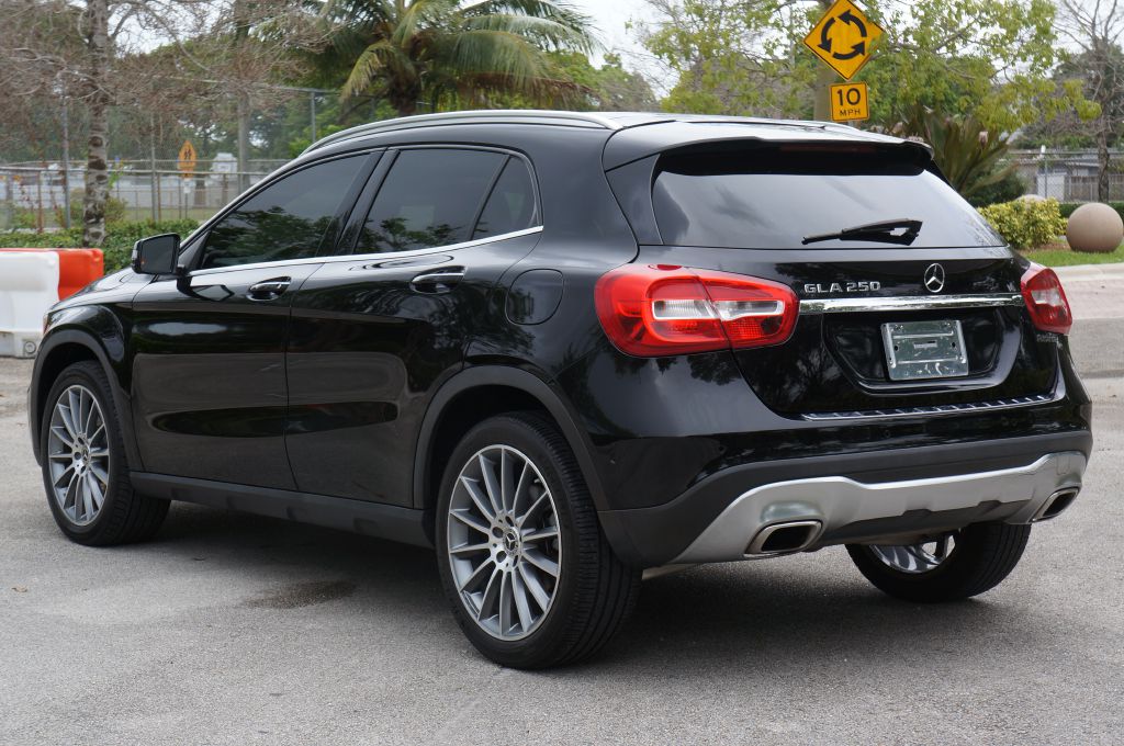 Photo 8 of this MERCEDES-BENZ GLA 250