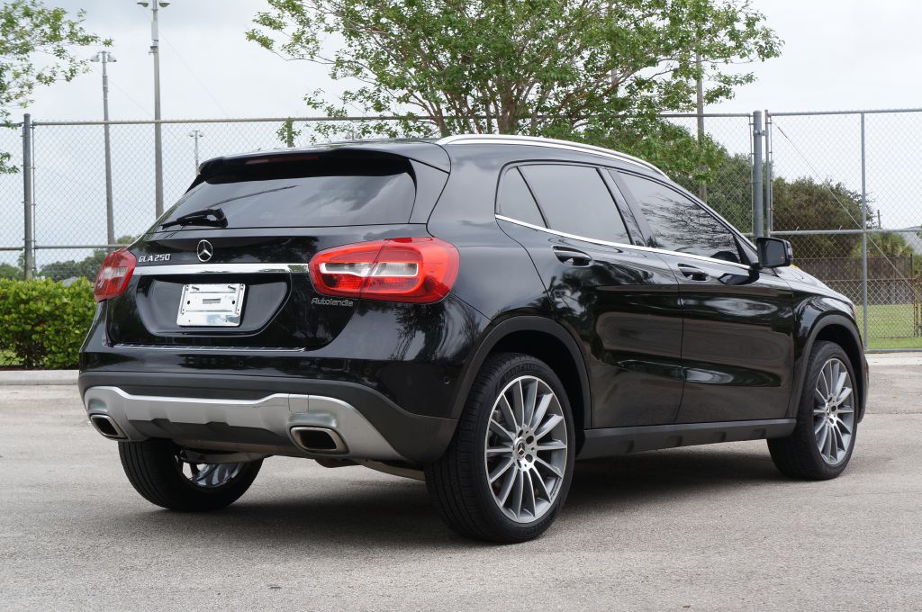 Photo 10 of this MERCEDES-BENZ GLA 250