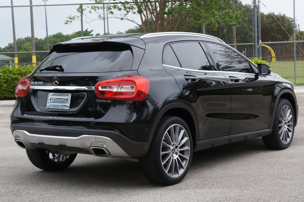 Photo 11 of this MERCEDES-BENZ GLA 250