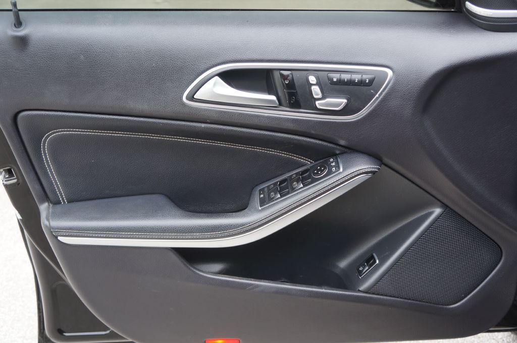 Photo 19 of this MERCEDES-BENZ GLA 250