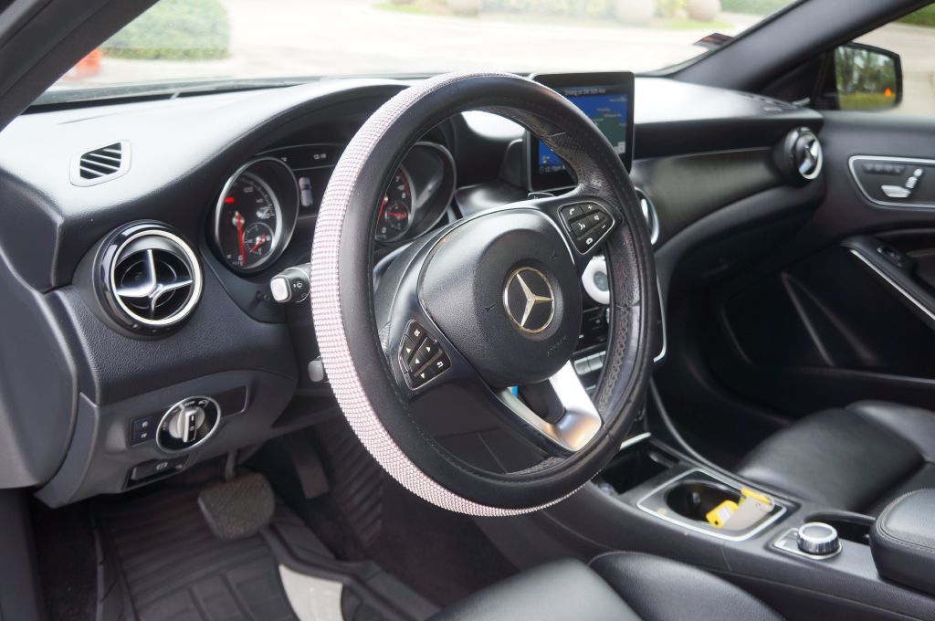 Photo 22 of this MERCEDES-BENZ GLA 250