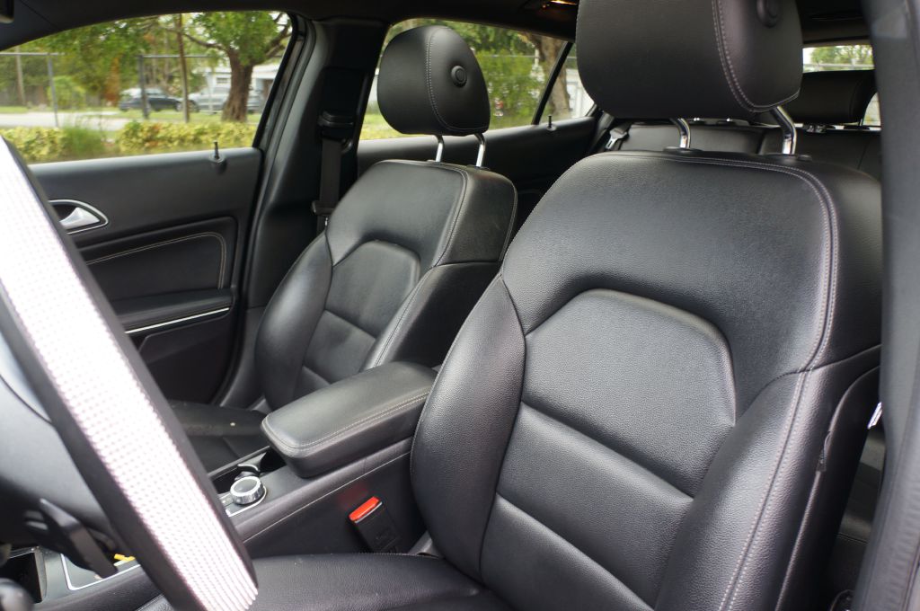 Photo 23 of this MERCEDES-BENZ GLA 250