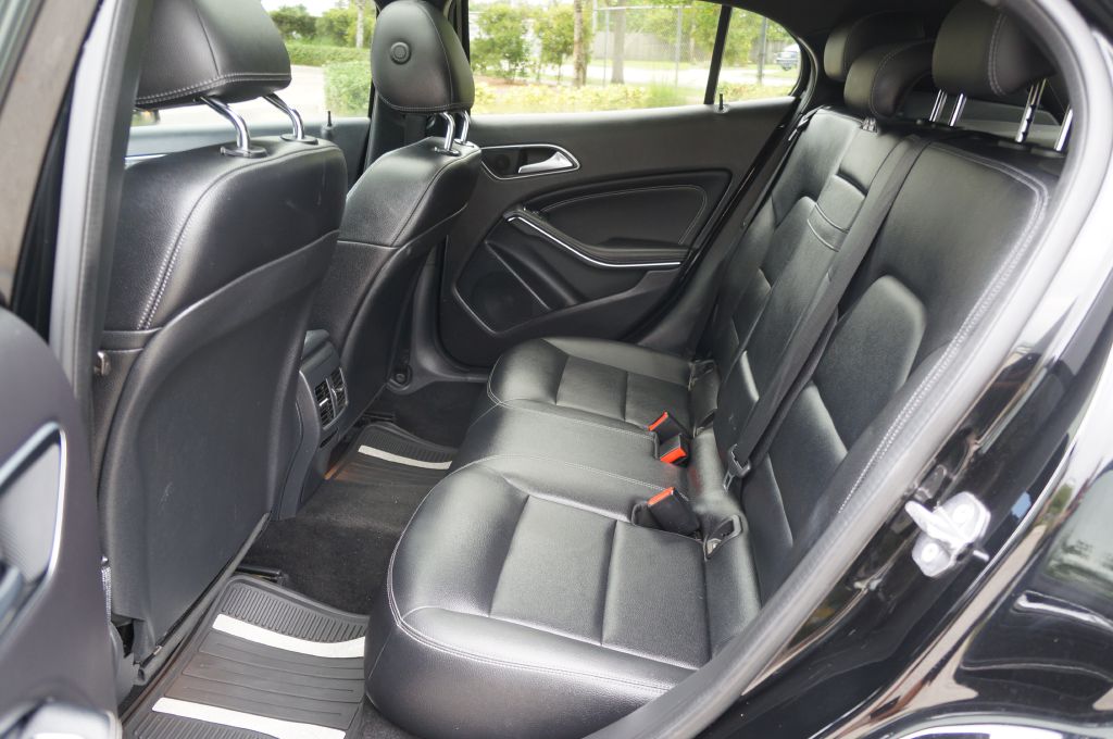 Photo 26 of this MERCEDES-BENZ GLA 250