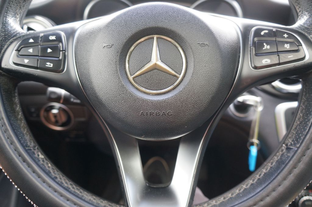 Photo 37 of this MERCEDES-BENZ GLA 250