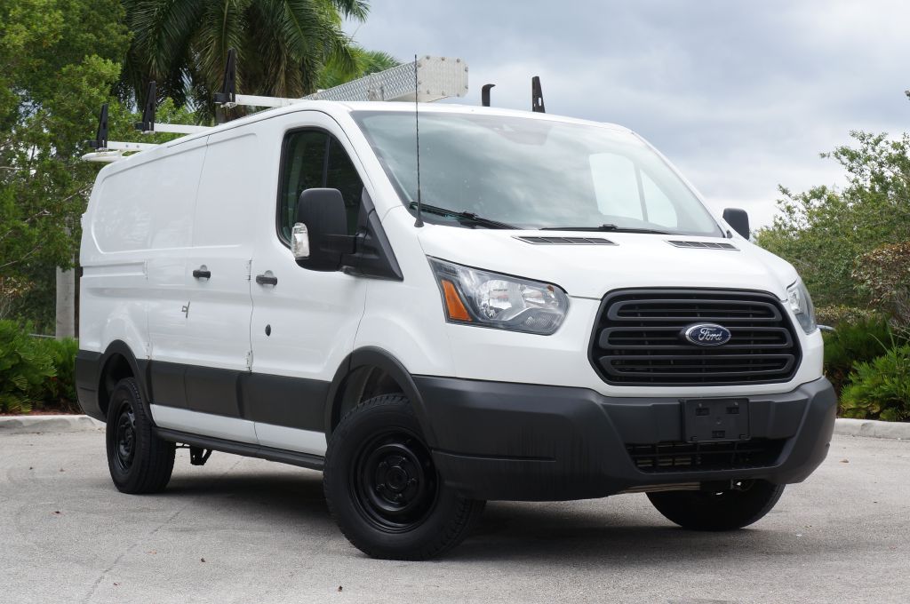 Photo 5 of this FORD TRANSIT T150 LR