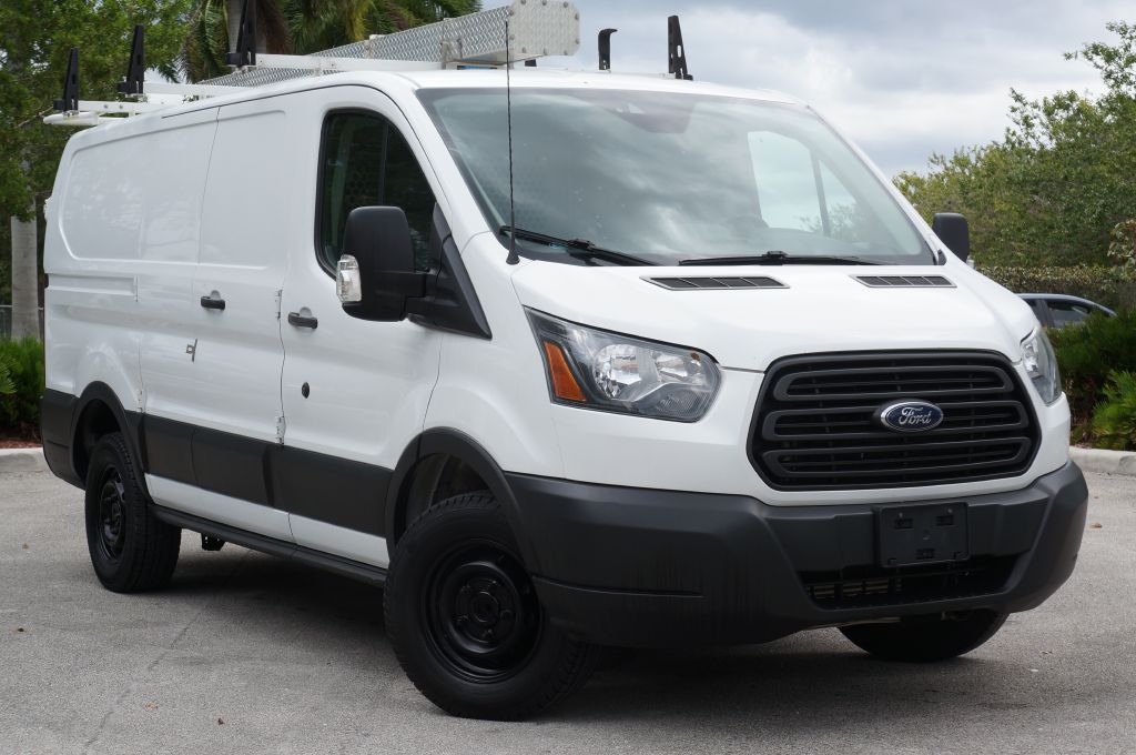 Photo 6 of this FORD TRANSIT T150 LR