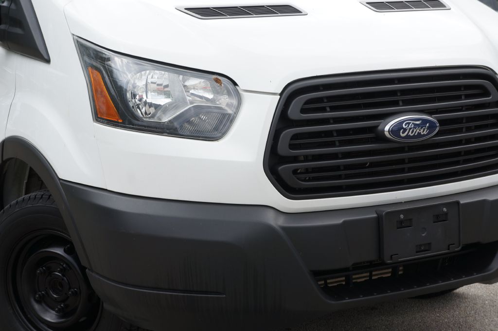 Photo 15 of this FORD TRANSIT T150 LR