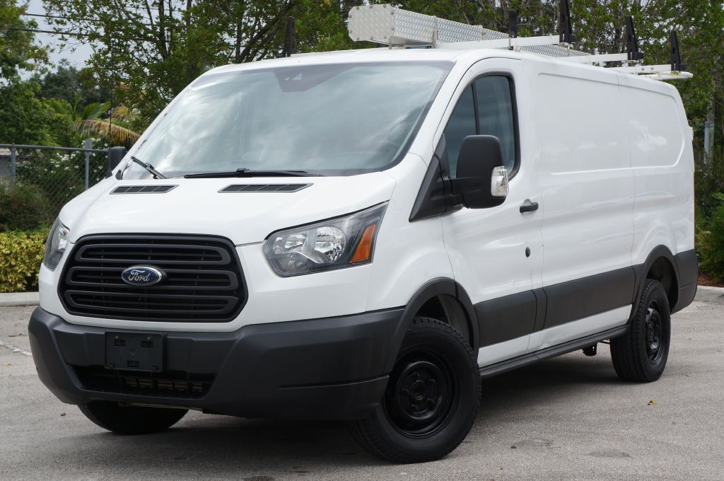 Photo 2 of this FORD TRANSIT T150 LR