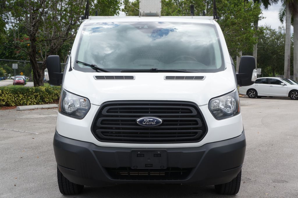 Photo 3 of this FORD TRANSIT T150 LR