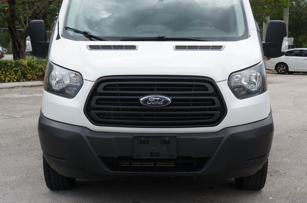Photo 4 of this FORD TRANSIT T150 LR
