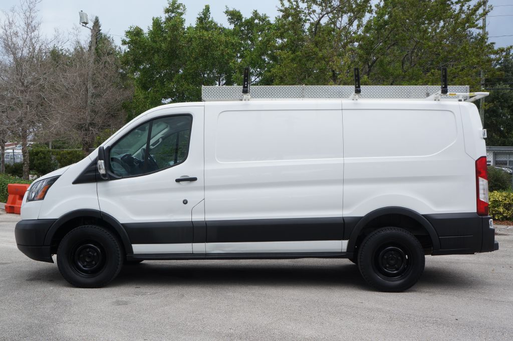 Photo 7 of this FORD TRANSIT T150 LR