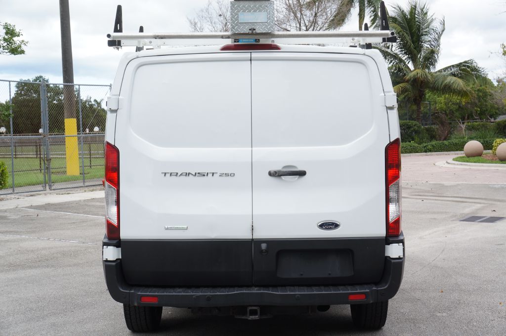 Photo 10 of this FORD TRANSIT T150 LR