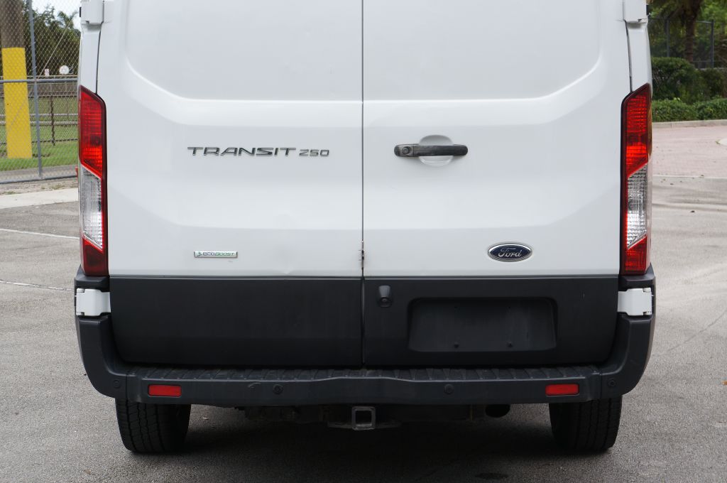 Photo 11 of this FORD TRANSIT T150 LR