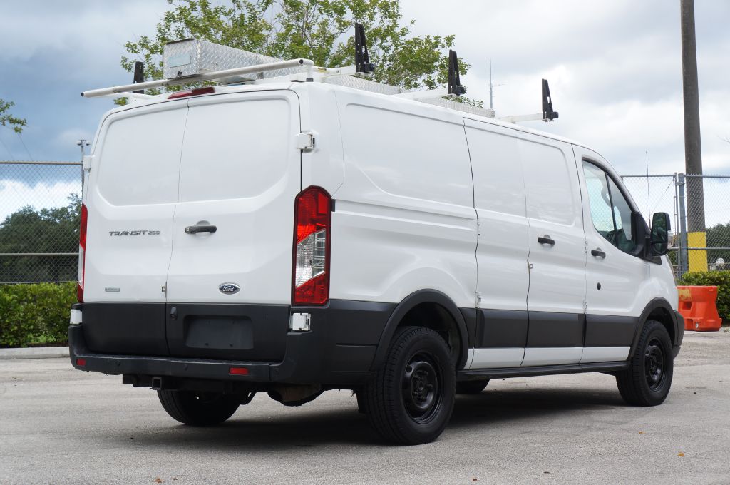 Photo 12 of this FORD TRANSIT T150 LR
