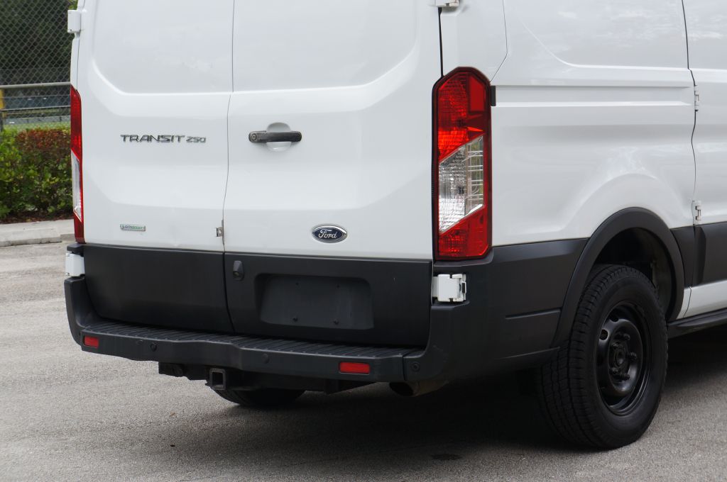 Photo 16 of this FORD TRANSIT T150 LR