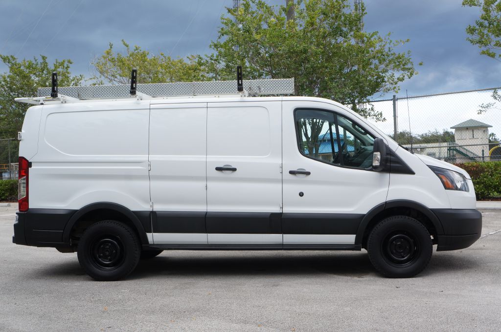 Photo 14 of this FORD TRANSIT T150 LR