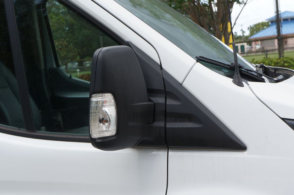 Photo 17 of this FORD TRANSIT T150 LR