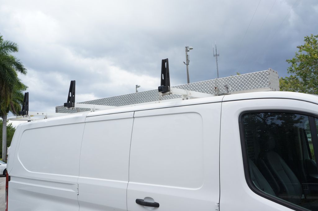 Photo 18 of this FORD TRANSIT T150 LR