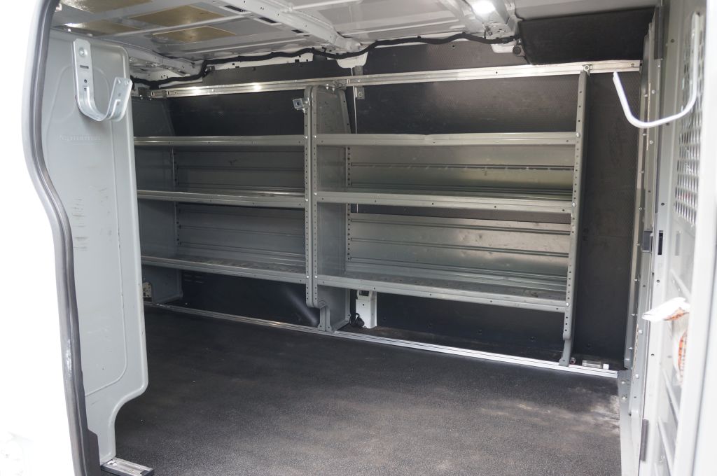 Photo 19 of this FORD TRANSIT T150 LR