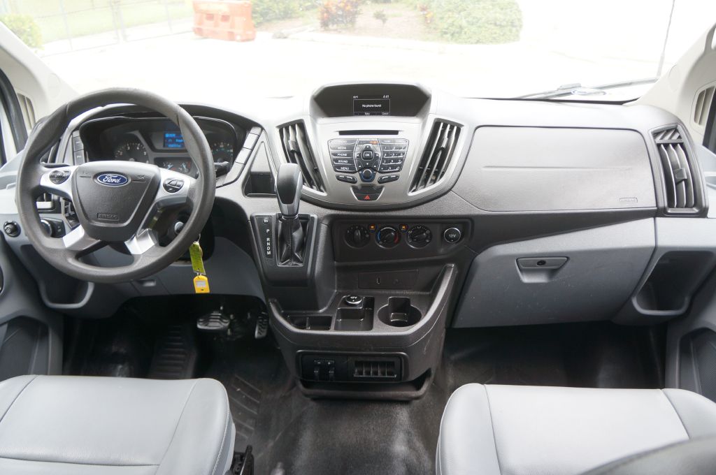 Photo 32 of this FORD TRANSIT T150 LR