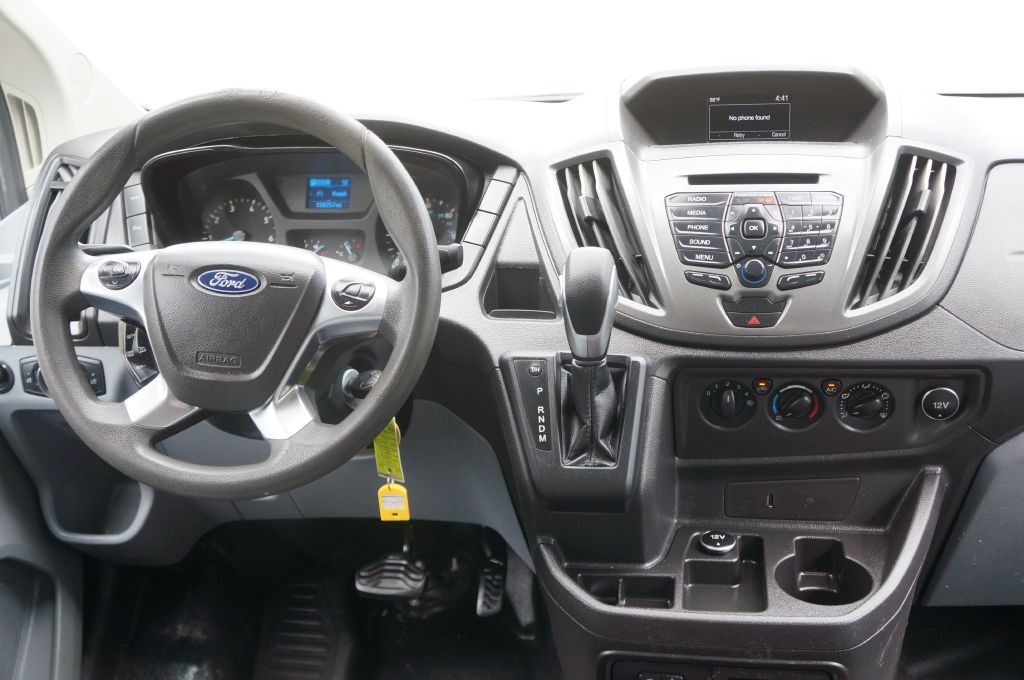 Photo 33 of this FORD TRANSIT T150 LR