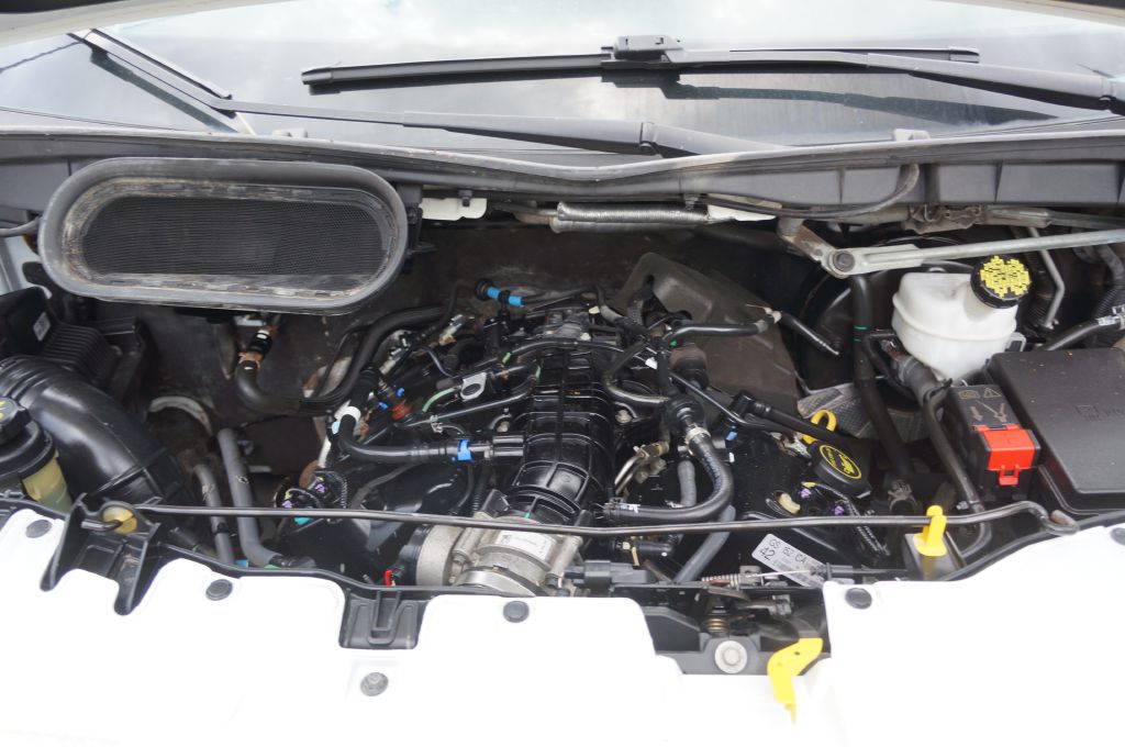 Photo 23 of this FORD TRANSIT T150 LR