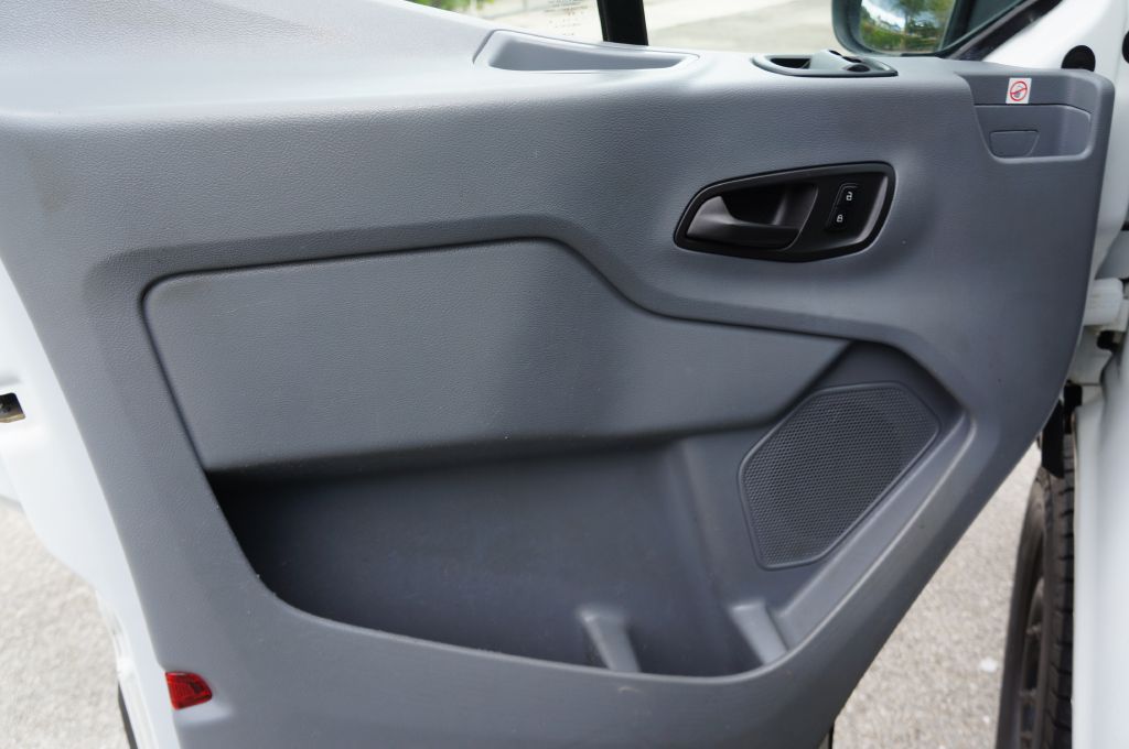 Photo 24 of this FORD TRANSIT T150 LR