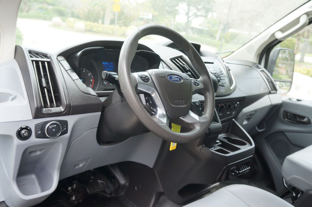 Photo 26 of this FORD TRANSIT T150 LR