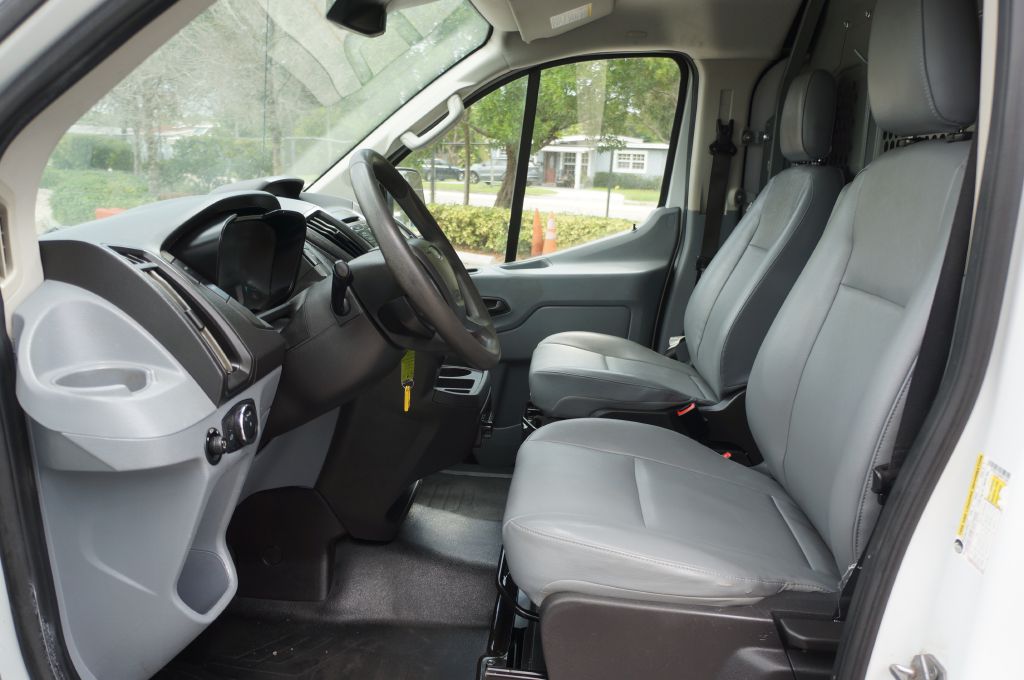 Photo 27 of this FORD TRANSIT T150 LR