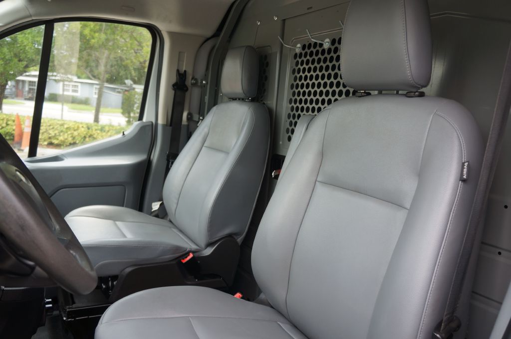 Photo 28 of this FORD TRANSIT T150 LR