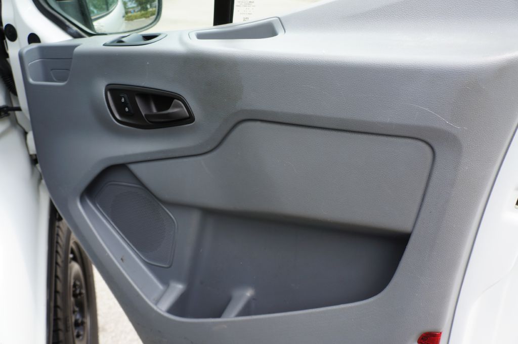 Photo 29 of this FORD TRANSIT T150 LR