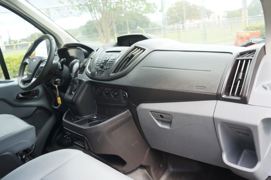 Photo 30 of this FORD TRANSIT T150 LR
