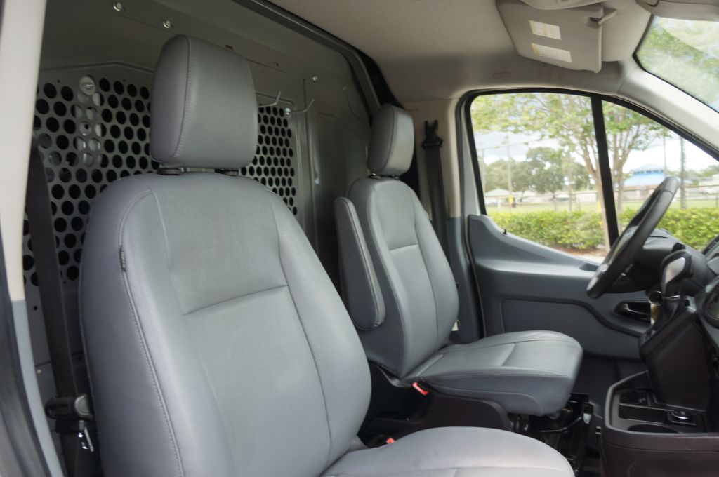 Photo 31 of this FORD TRANSIT T150 LR