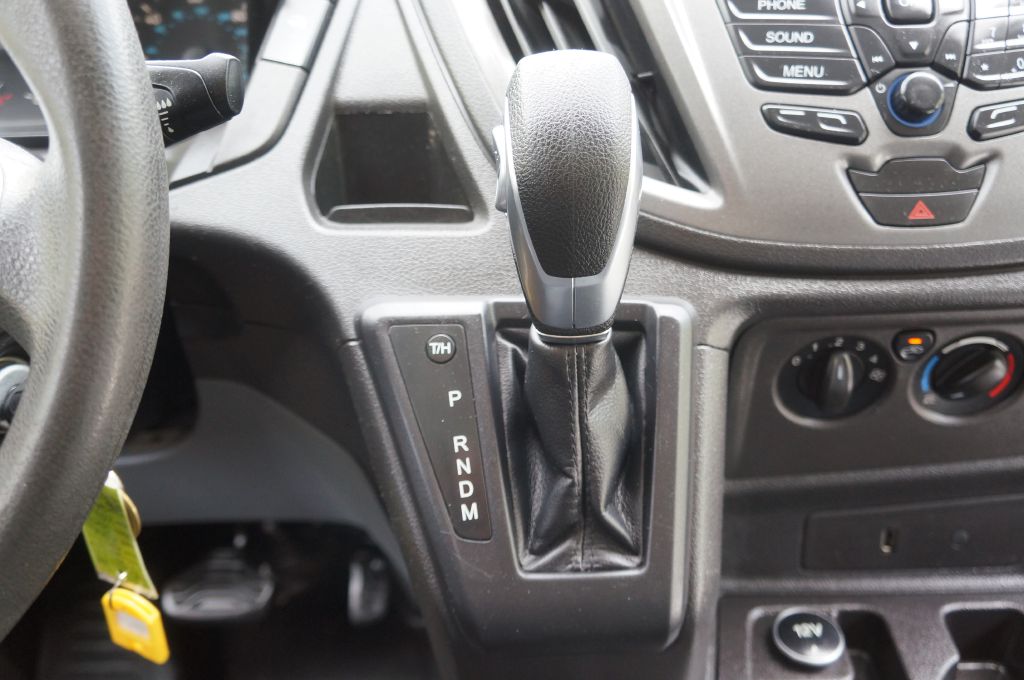 Photo 39 of this FORD TRANSIT T150 LR