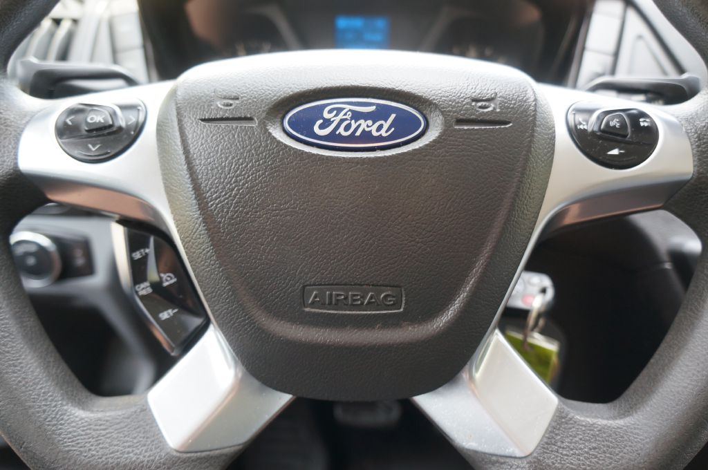 Photo 40 of this FORD TRANSIT T150 LR