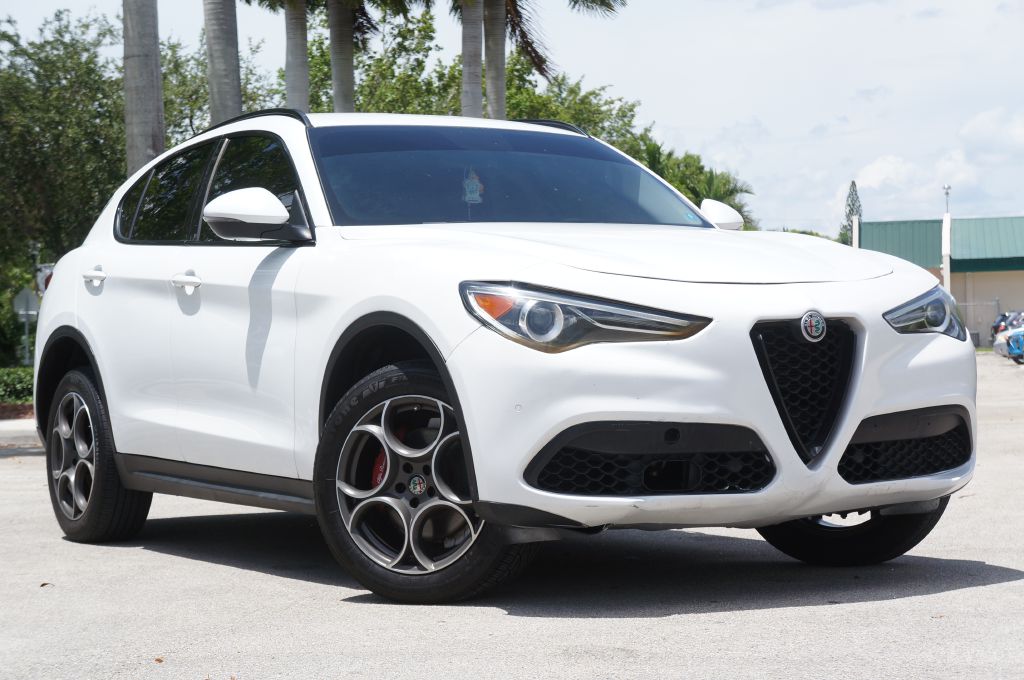 Photo 5 of this ALFA ROMEO STELVIO