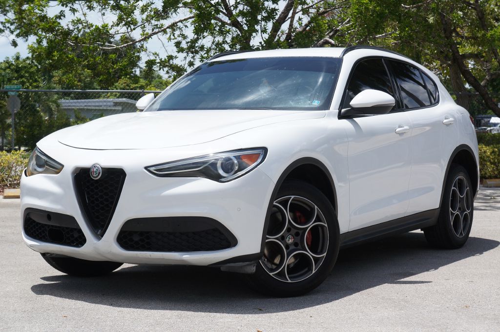 Photo 2 of this ALFA ROMEO STELVIO