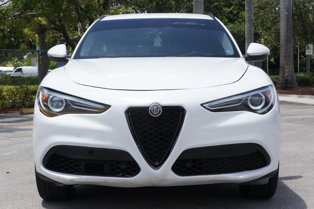 Photo 3 of this ALFA ROMEO STELVIO