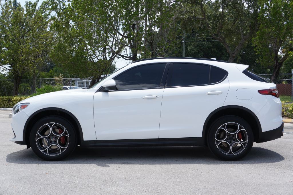 Photo 6 of this ALFA ROMEO STELVIO