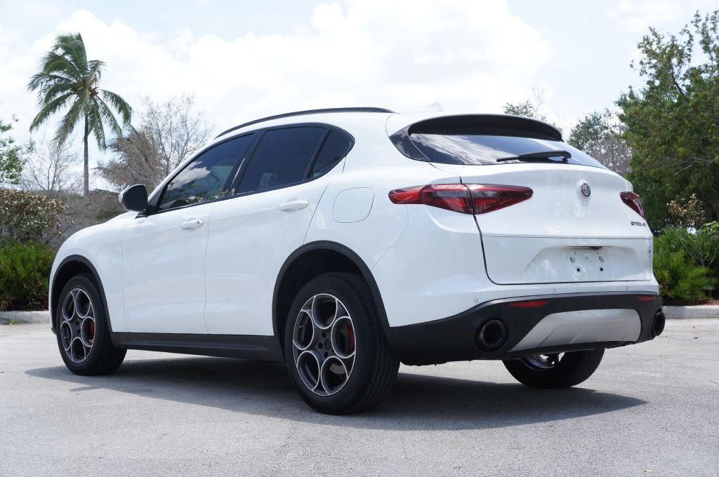 Photo 7 of this ALFA ROMEO STELVIO