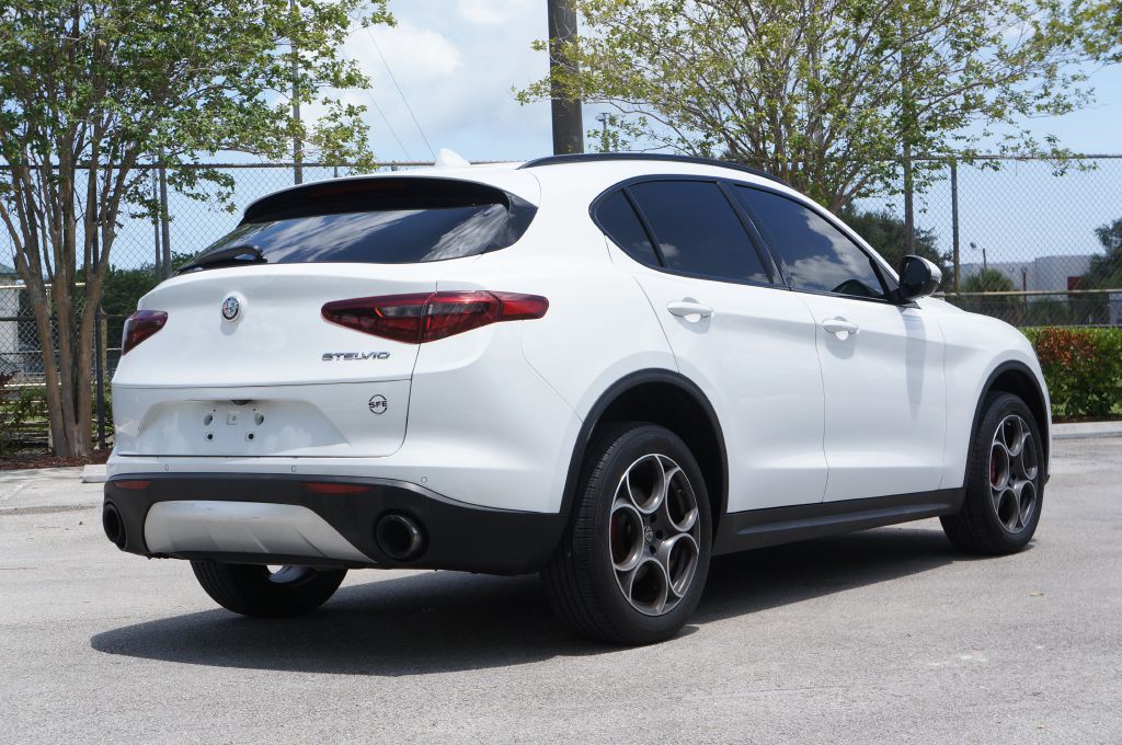 Photo 10 of this ALFA ROMEO STELVIO