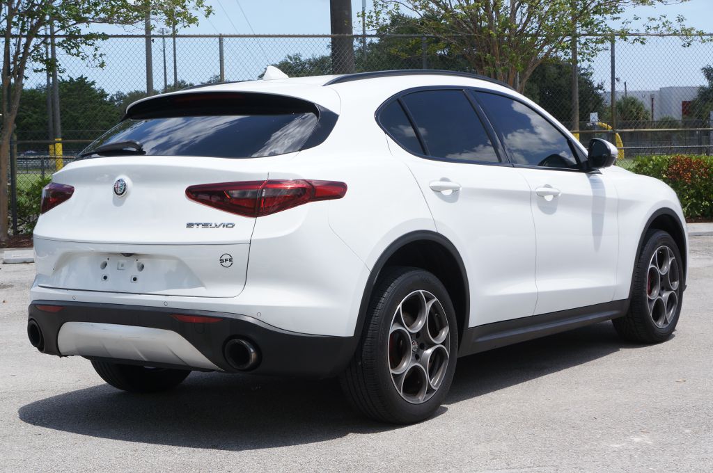 Photo 11 of this ALFA ROMEO STELVIO