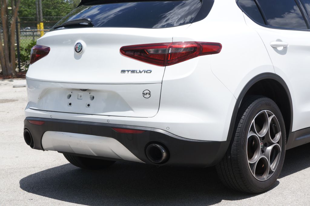 Photo 14 of this ALFA ROMEO STELVIO